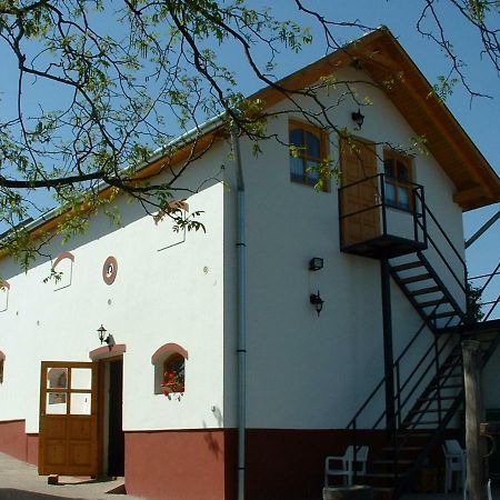 Nyerges Lovasudvar Cserepfalu Bagian luar foto